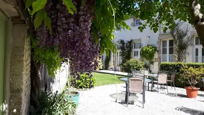 Jardin de l'établissement Hôtel du Donjon
