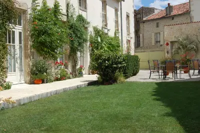 Jardin de l'établissement Hôtel du Donjon