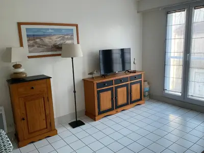 Télévision ou salle de divertissement dans l'établissement Appartement centre ville près du port avec parking et wifi