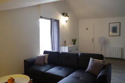Coin salon dans l'établissement Les Lavandières