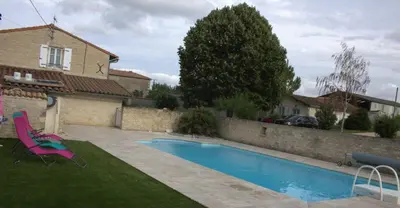 Piscine de l'établissement Gites la Marquise ou située à proximité