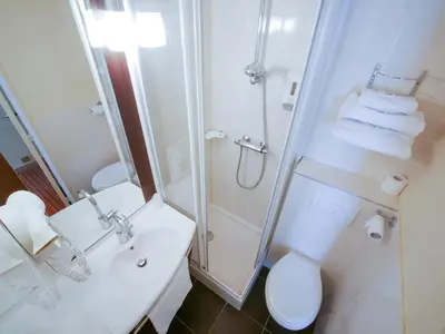 Salle de bains dans l'établissement Hôtel Inn Design & Restaurant Poitiers