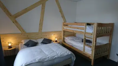 Un ou plusieurs lits dans un hébergement de l'établissement Hôtel Les Deux Porches