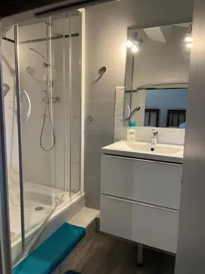 Salle de bains dans l'établissement Chambres d'Hôtes - Les Bujours