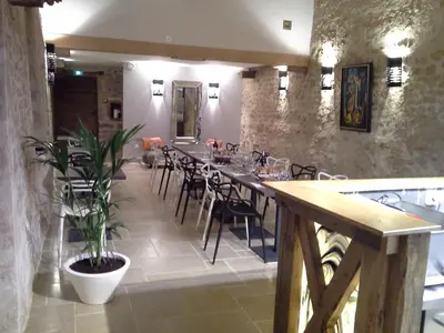 Restaurant ou autre lieu de restauration dans l'établissement Le Vieux Chateau
