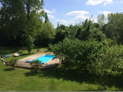 Piscine de l'établissement B&B La Laiterie de Fontpatour ou située à proximité
