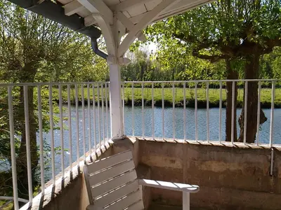 Balcon ou terrasse dans l'établissement Le Gué Renard-un Balcon Sur La Charente