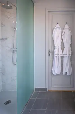 Salle de bains dans l'établissement Hotel Ligaro - Jarnac