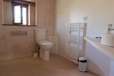 Salle de bains dans l'établissement La Foret
