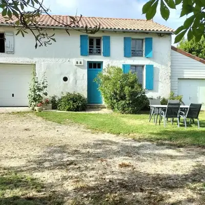 Maison charmante à Antezant-la-Chapelle avec jardin
