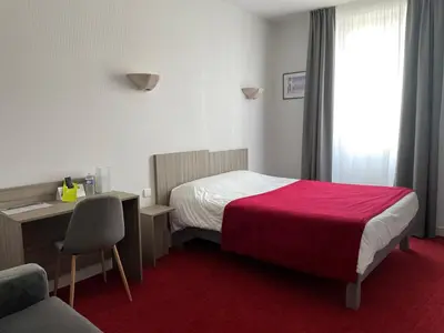 Un ou plusieurs lits dans un hébergement de l'établissement Hôtel Restaurant La Boule d'Or