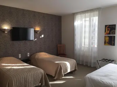 Un ou plusieurs lits dans un hébergement de l'établissement Hôtel Restaurant La Boule d'Or