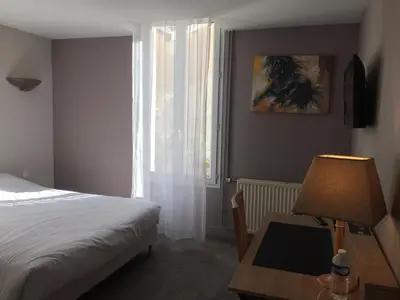 Un ou plusieurs lits dans un hébergement de l'établissement Hôtel Restaurant La Boule d'Or