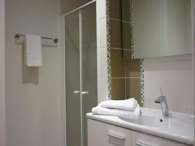 Salle de bains dans l'établissement West Appart' Hôtel