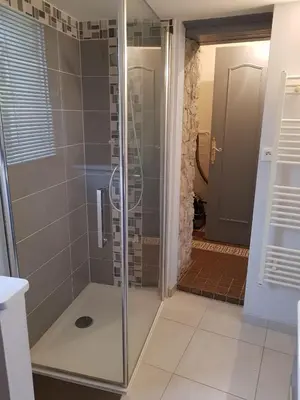 Salle de bains dans l'établissement Ma Location Saisonnière