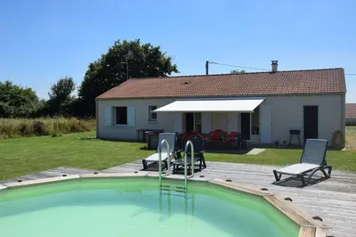 Piscine de l'établissement Le HAMEAU 1936 Gîte des Milanaïs ou située à proximité