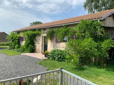 Jardin de l'établissement GÎTE Les Buis