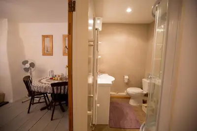 Salle de bains dans l'établissement La Maison Des Fleurs