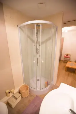 Salle de bains dans l'établissement La Maison Des Fleurs