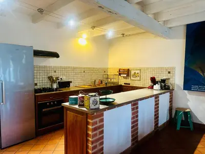 Cuisine ou kitchenette dans l'établissement L'ILEAU