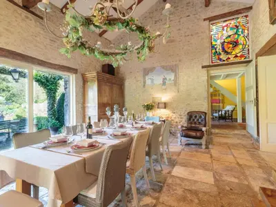 Restaurant ou autre lieu de restauration dans l'établissement Holiday Home Moulin De Mois by Interhome
