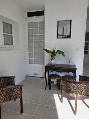 Coin salon dans l'établissement l'echoppe rochelaise