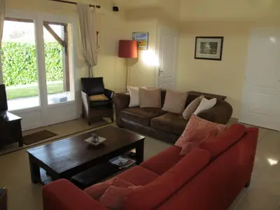 Coin salon dans l'établissement Villa in Les Forges with Golf Access