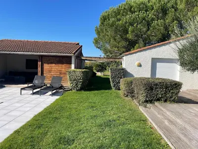 Jardin de l'établissement Modern Villa with Pool in Brives