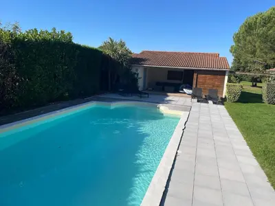 Piscine de l'établissement Modern Villa with Pool in Brives ou située à proximité