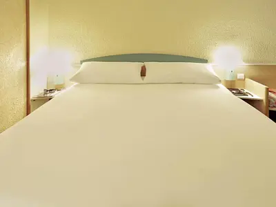 Un ou plusieurs lits dans un hébergement de l'établissement ibis Poitiers Beaulieu