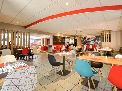 Restaurant ou autre lieu de restauration dans l'établissement ibis Poitiers Beaulieu