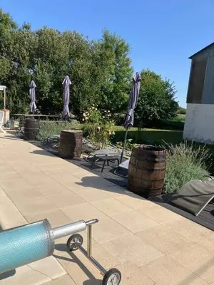 Jardin de l'établissement Les Cygnes Noirs