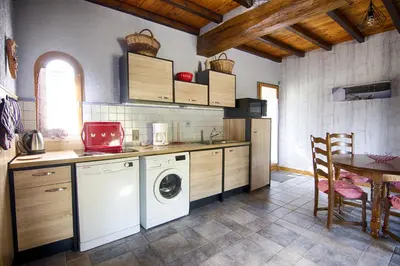 Cuisine ou kitchenette dans l'établissement Gite Au Chant des Vents