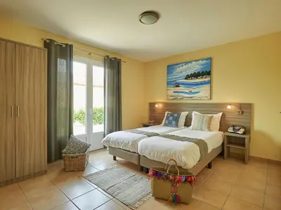 Un ou plusieurs lits dans un hébergement de l'établissement Luxe villa in Les Forges with BBQ Garden