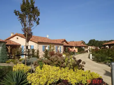 Jardin de l'établissement Luxe villa in Les Forges with BBQ Garden