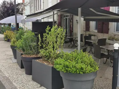 Restaurant ou autre lieu de restauration dans l'établissement Logis Hôtel & Restaurant Le Saint Savinien