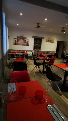 Coin salon dans l'établissement Logis Hôtel & Restaurant Le Saint Savinien