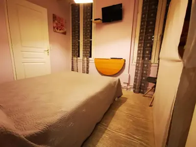 Un ou plusieurs lits dans un hébergement de l'établissement Logis Hôtel & Restaurant Le Saint Savinien