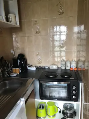 Cuisine ou kitchenette dans l'établissement May's Cottage