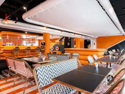 Coin salon dans l'établissement ibis Styles La Rochelle Centre les Minimes