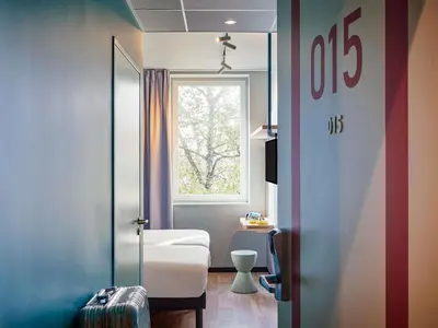 Salle de bains dans l'établissement ibis budget La Rochelle Centre les Minimes