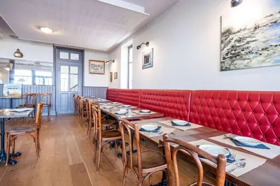 Restaurant ou autre lieu de restauration dans l'établissement Les Flots - Hôtel et Restaurant face à l'océan - Châtelaillon-Plage