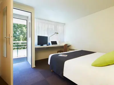 Un ou plusieurs lits dans un hébergement de l'établissement Campanile Poitiers - Site du Futuroscope
