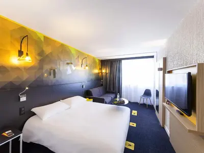 Télévision ou salle de divertissement dans l'établissement ibis Styles Poitiers Nord