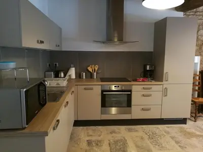 Cuisine ou kitchenette dans l'établissement Château des Loups - Les Cyprès