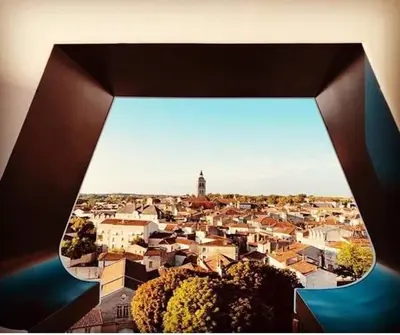 Vue générale sur Cognac ou vue de la ville depuis l'appartement