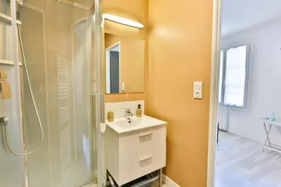 Salle de bains dans l'établissement LE SAINT JACQUES #Centre ville