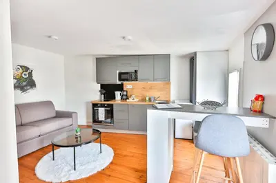 Cuisine ou kitchenette dans l'établissement LE DOUILLET #Centre ville #100m des quais