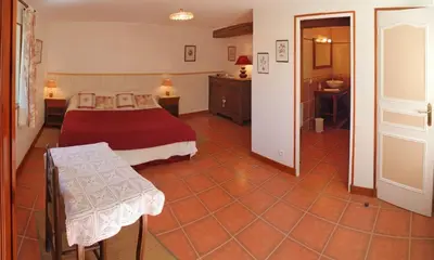 Un ou plusieurs lits dans un hébergement de l'établissement Chambres d'Hôtes Domaine Le Fragnaud