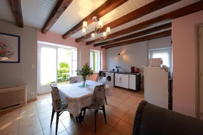 Cuisine ou kitchenette dans l'établissement Gîte La Loge des Fées